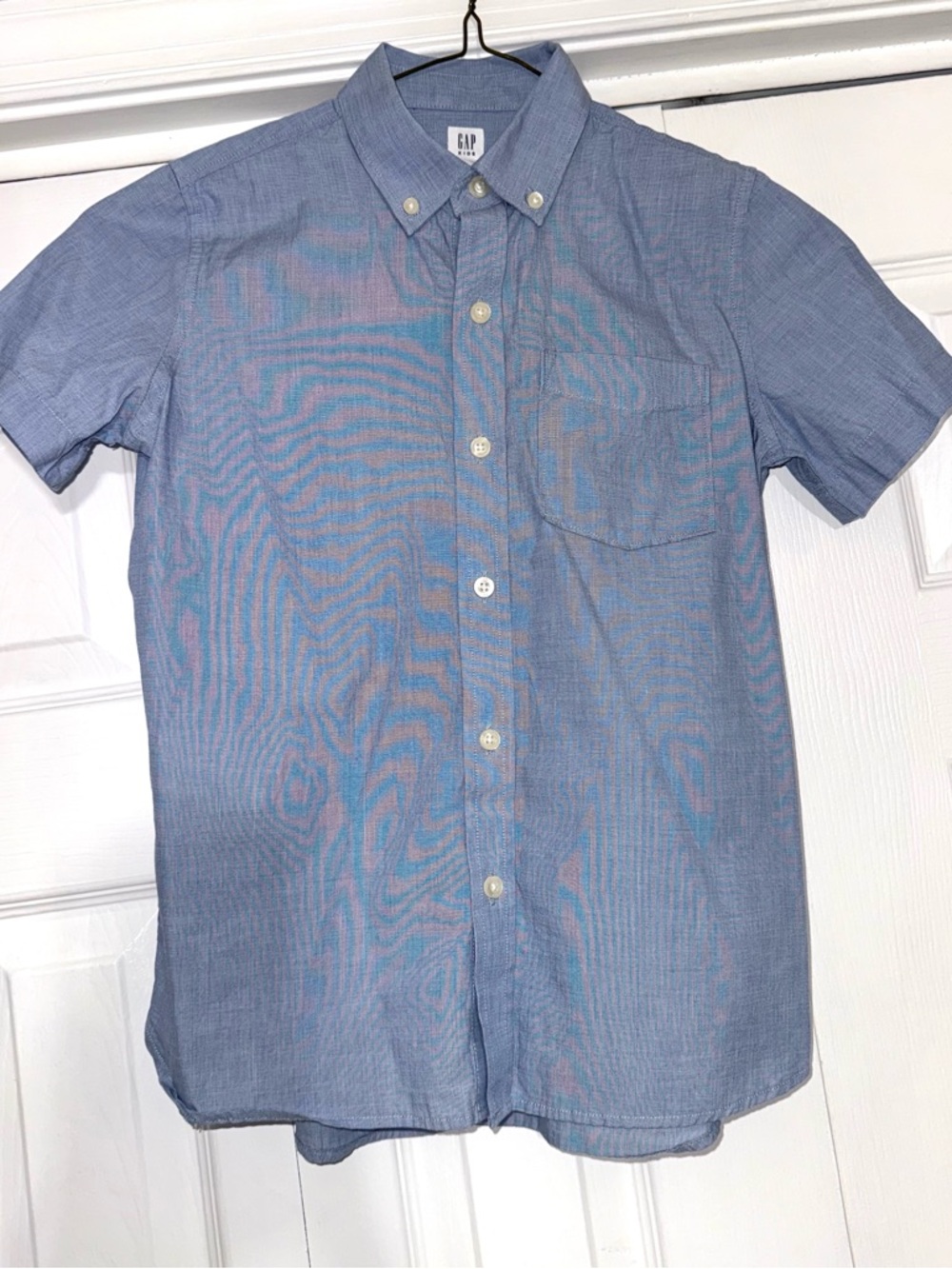 GAP Kid’s Short-Sleeve Button-Down Shirt in Light Blue Chambray Sz M (8)